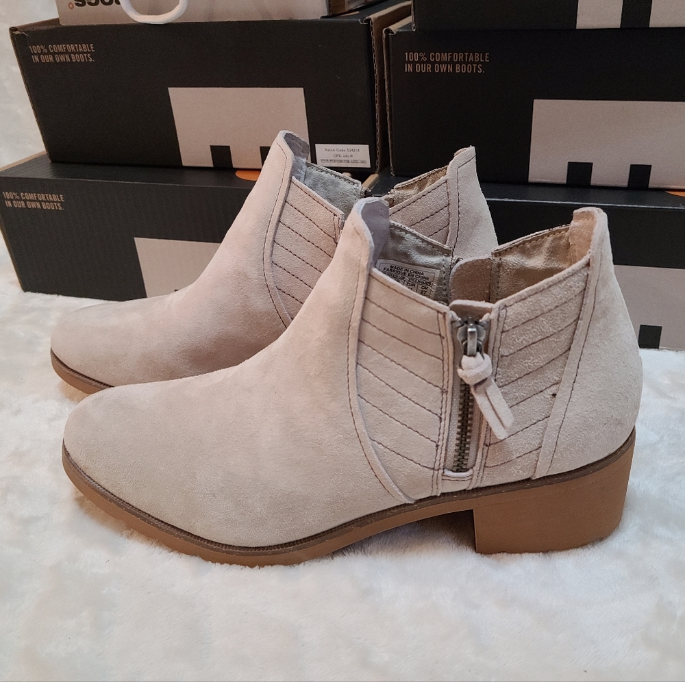 NEW Reef Leather Ankle Boots